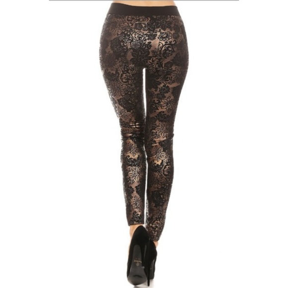 Women's Metallic Floral Accent Seamless Leggings - Picture 3 of 4
